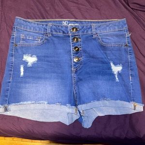NWOT no boundaries size 13 high rise distressed shorts